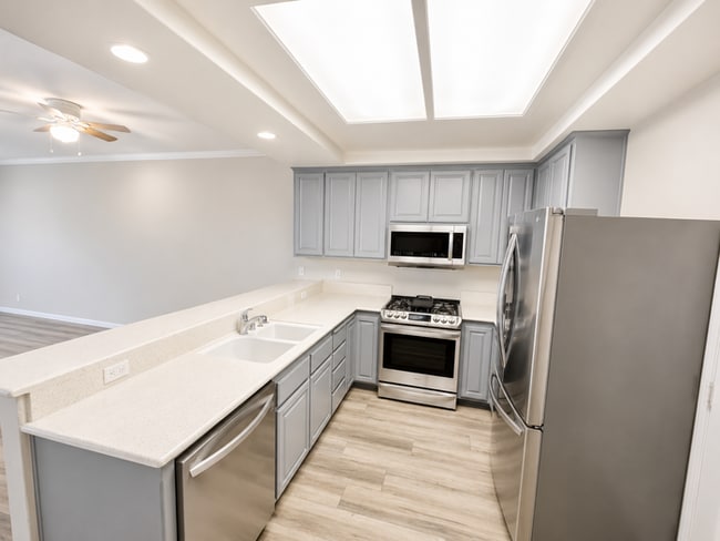 Photo - Coastal Living at It's Best! Pacific Beach Townhome with Incredible Rooftop Views!