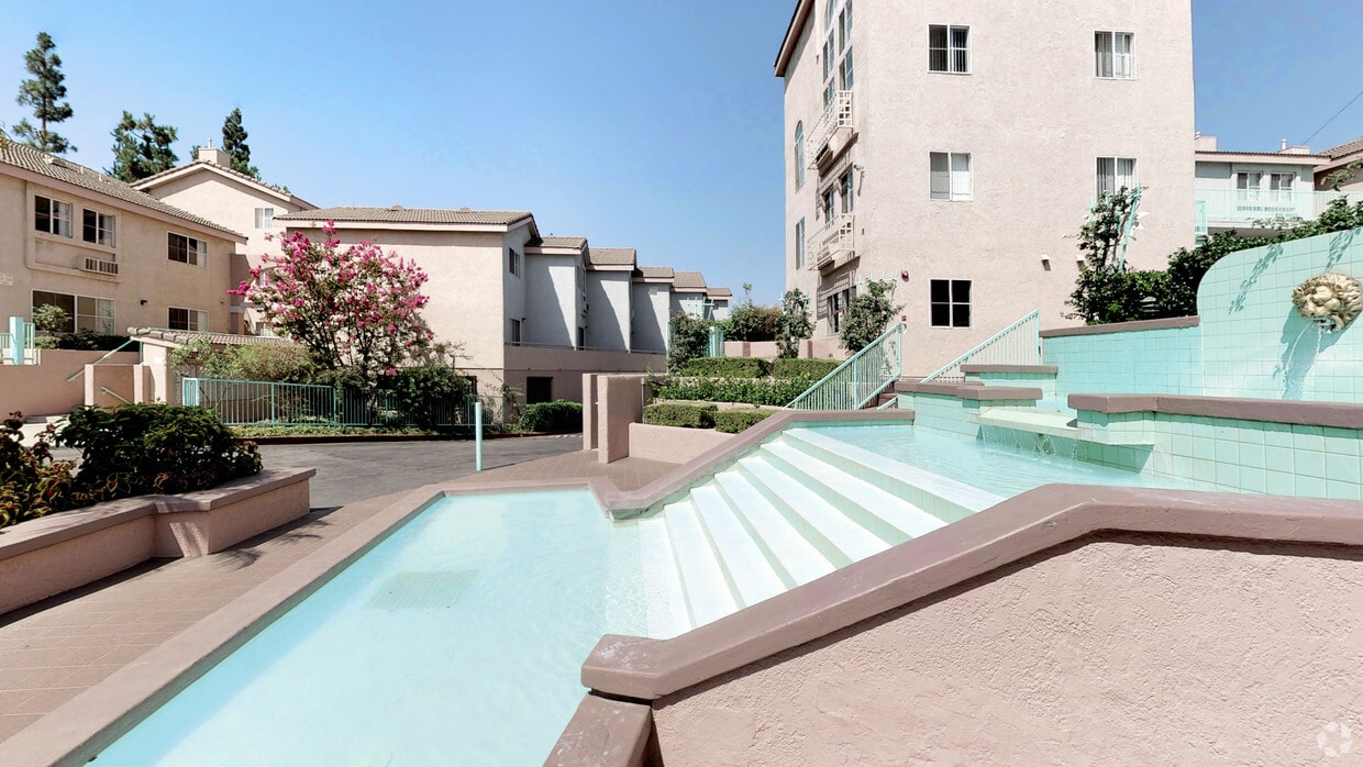 3D Tour - Somerset Village