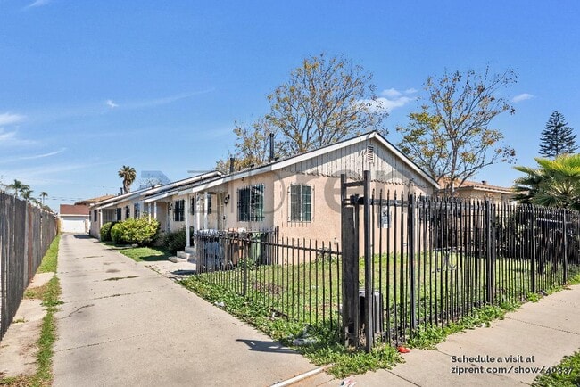 Photo - 1143 1/2 W 91st St House