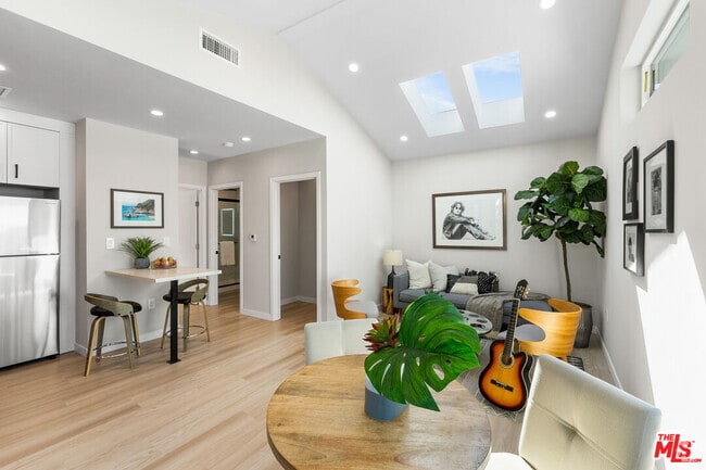 Building Photo - 2656 S Garth Ave Rental
