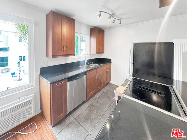 Photo - 972 Larrabee St Unit 221