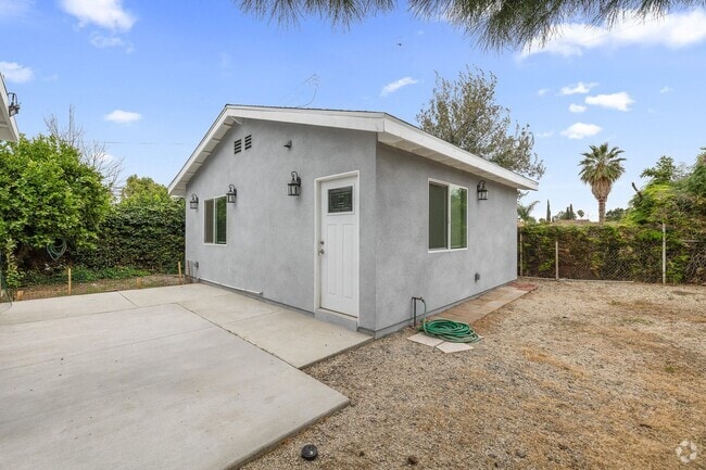 Building Photo - 15452 Romar St Unit 15452 Rental