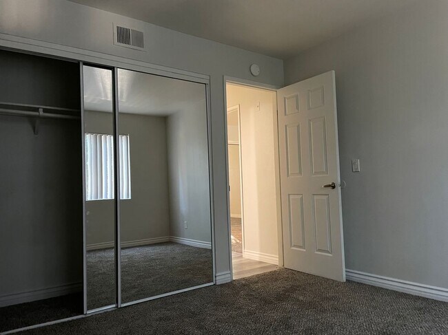 Photo - 1114 W Blaine St Unit 205