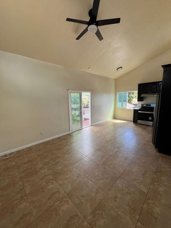 Photo - 66 E McFarlane Dr Unit Upstairs