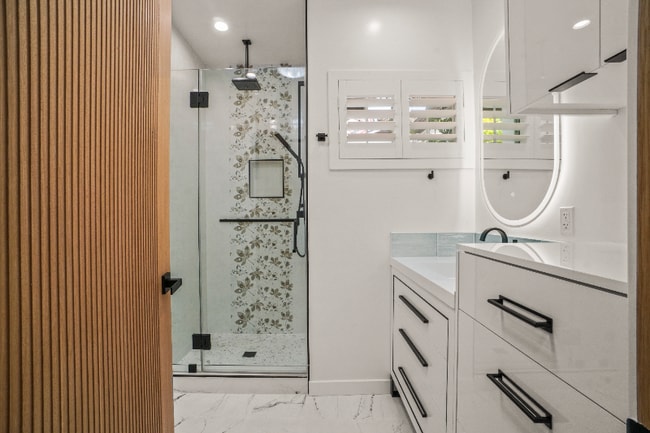 Photo - 4230 Van Nuys Blvd