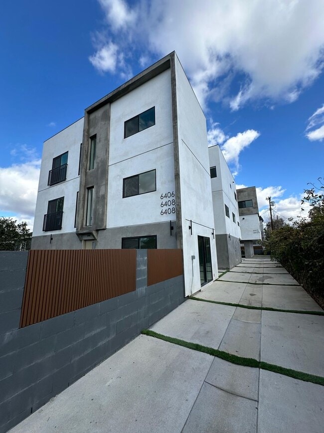 Building Photo - 6406 Riverton Ave Unit 6408 1/2 Rental