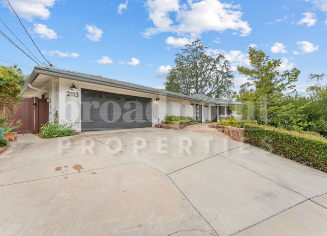 Building Photo - 2113 Sleepy Hollow Rd