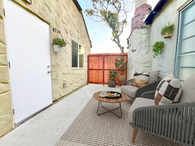 Photo - 6715 Beverly Blvd