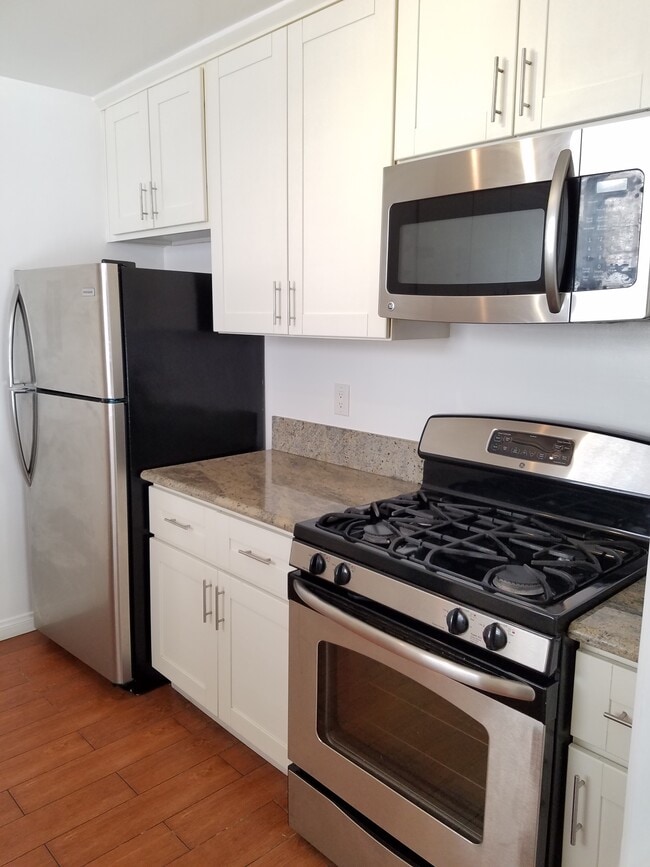 Photo - 7220 Fountain Ave Unit 7220