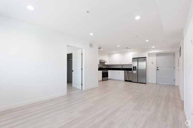 511 S Alexandria Ave - 511 S Alexandria Ave