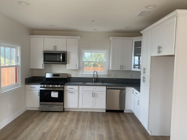 Brand New 2BR/1BA with Downtown LA Views i... - Brand New 2BR/1BA with Downtown LA Views i... Condo Unit 1733 1/2