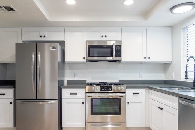 Building Photo - 28525 Ave. La Paz Unit B