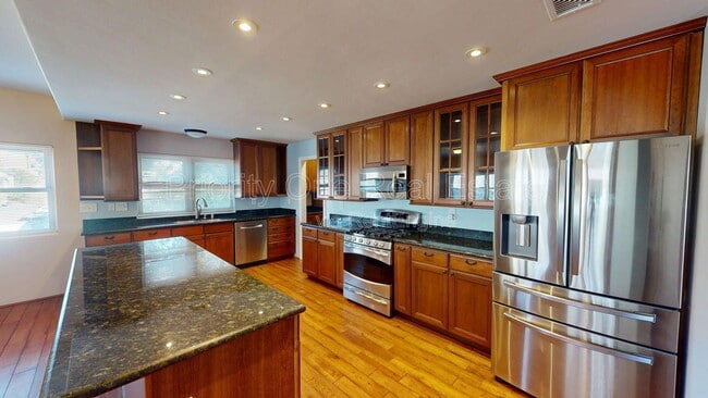 Photo - 2025 Cypress Ave.