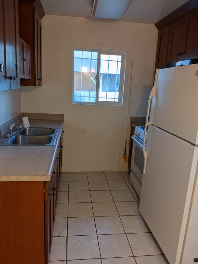 Kitchen - 3319 Livonia Ave Unit 1