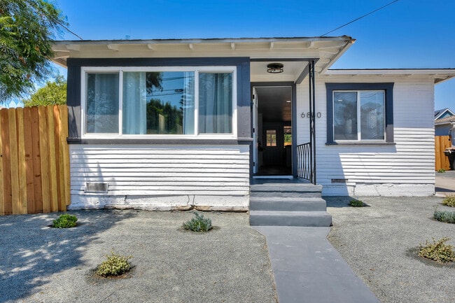 Photo - 6830 Tower St