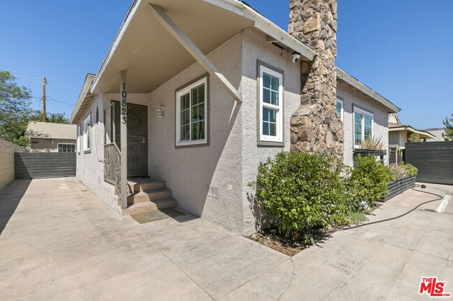 Photo - 10823 Cantara St House