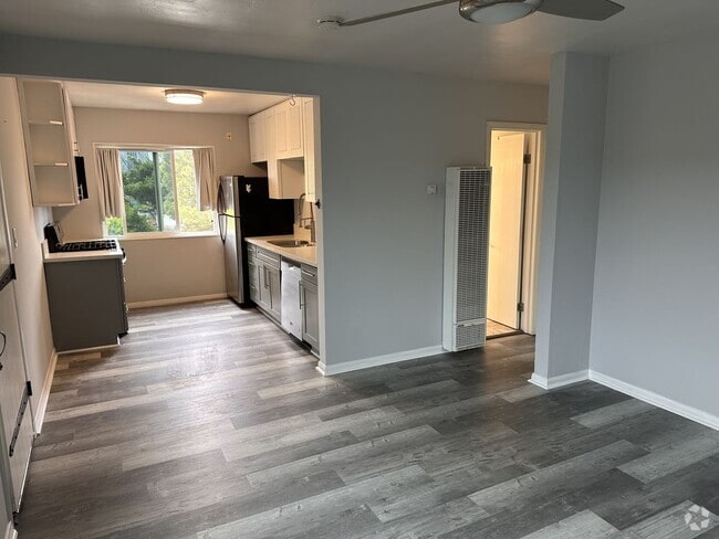 Building Photo - Gorgeously Remodeled Two Bedroom Condo Wit...