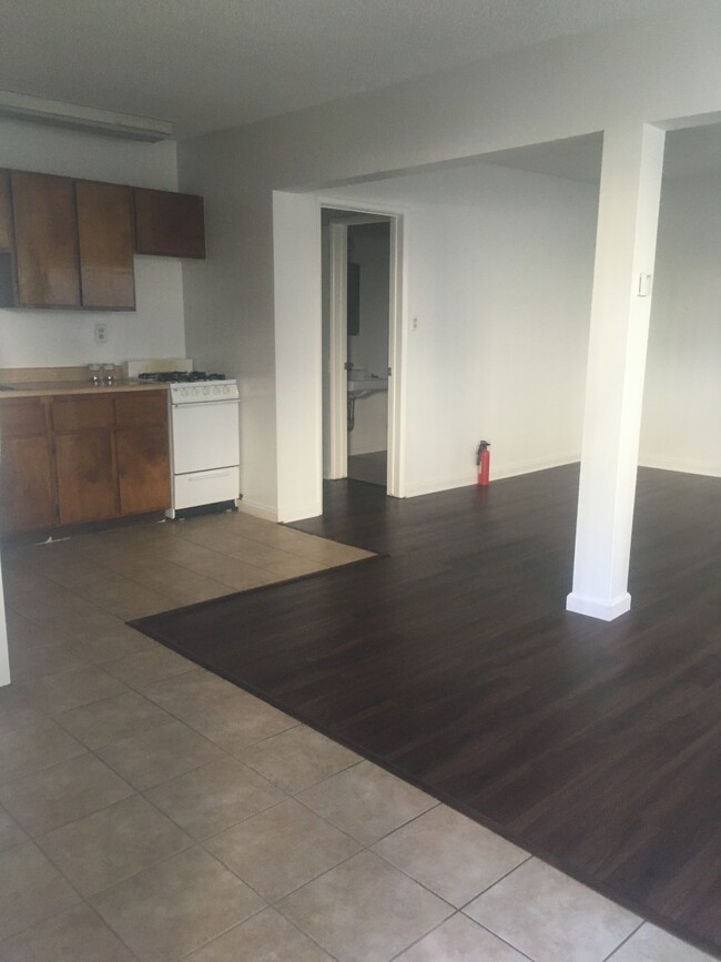 Entry View - 545 W Doran St Apartments Unit D