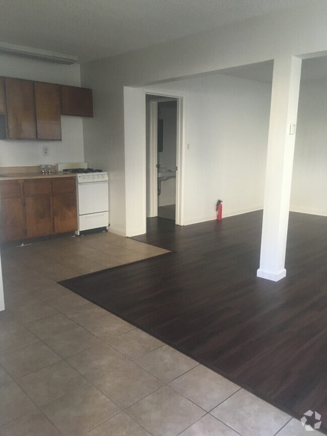 Building Photo - 545 W Doran St Unit D Rental