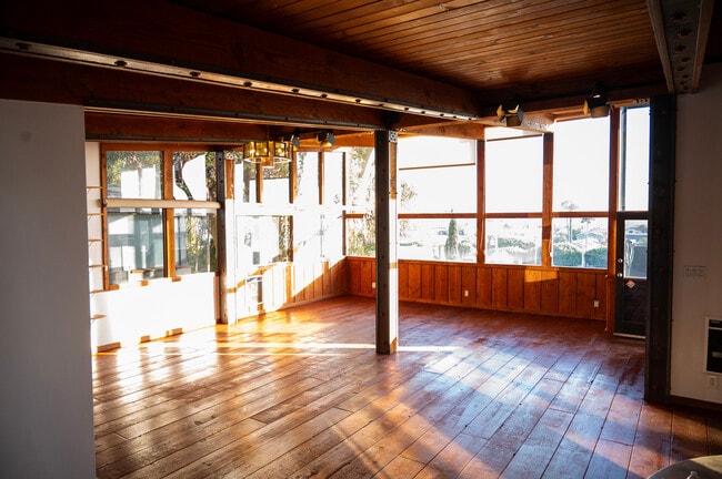 /santa-monica-ca/2428-beverley-ave-unit-a-3d90spd