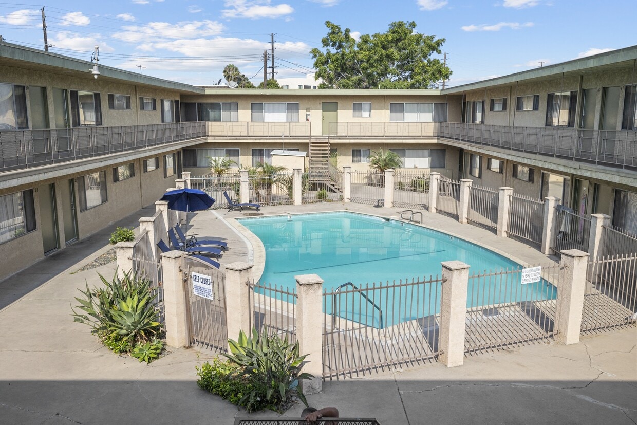 Floor Plan - 2 Bed 1 Bath Large