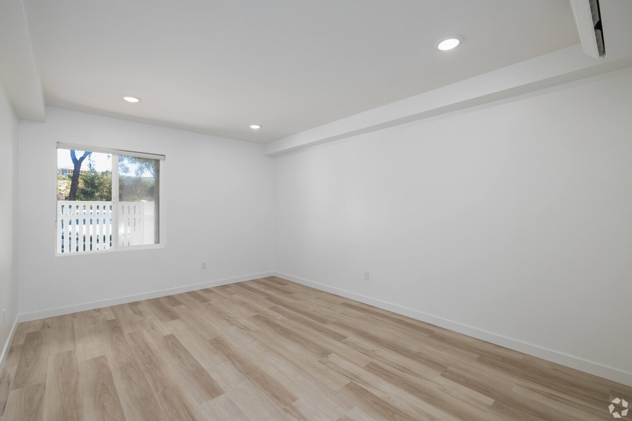 Floor Plan - 1 Bed 1 Bath Low Rise Luxury