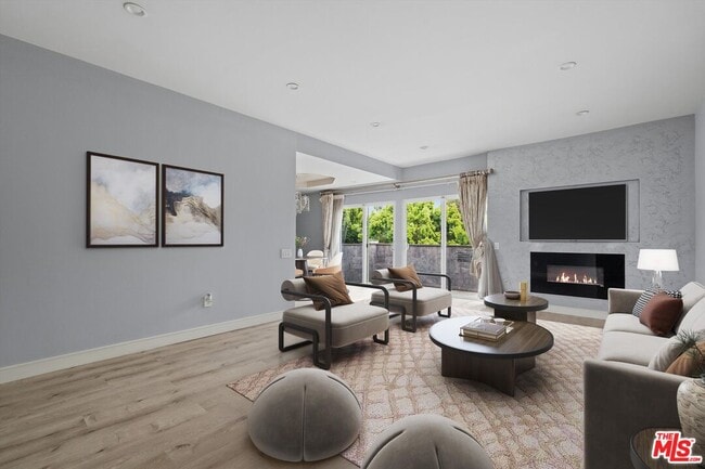 Building Photo - 5534 Sylmar Ave Unit 7