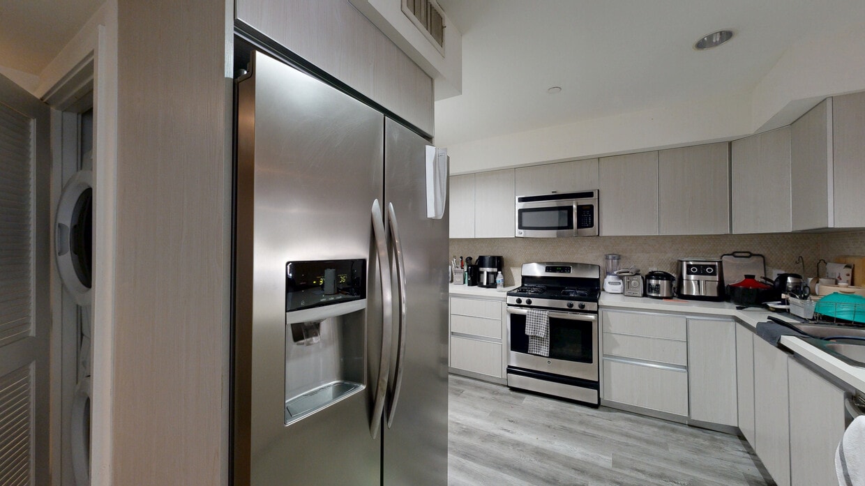 3D Tour - 1539 Beloit Ave