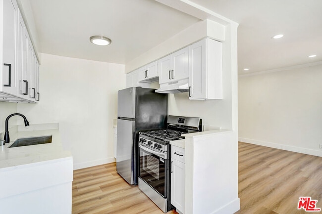 Photo - 8208 Romaine St Unit 1