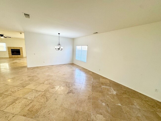 Photo - Spacious 6 bedroom home in West Palmdale