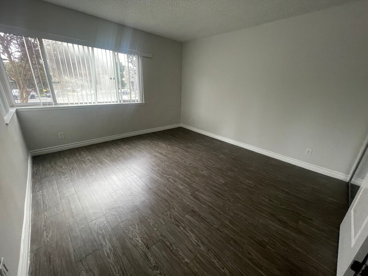 Photo - 1595 E Chevy Chase Dr Unit 1