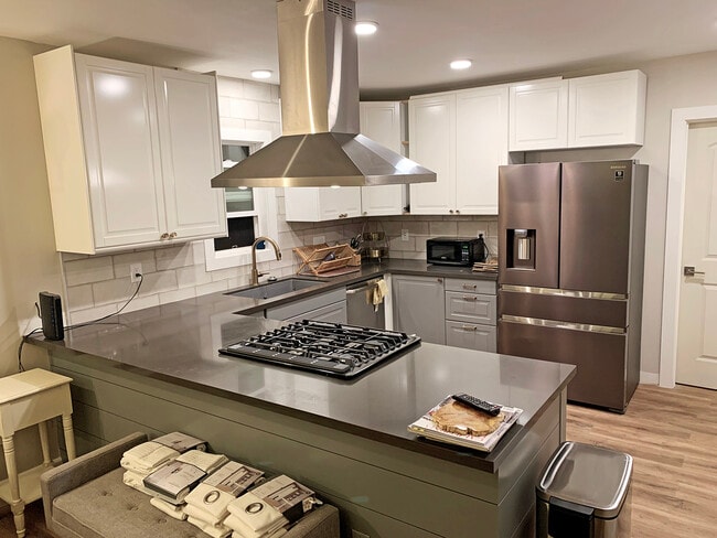 Photo - 3467 W 71st St