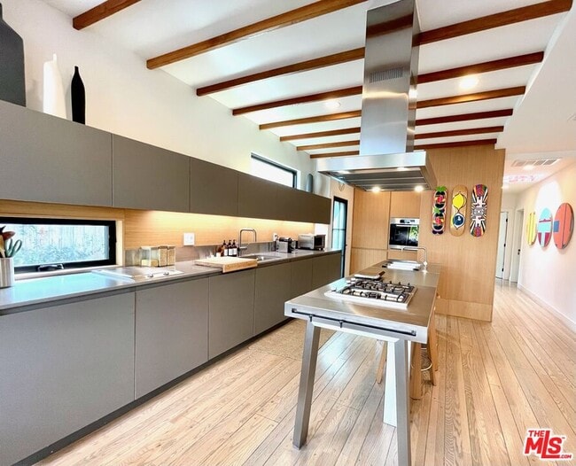 Photo - 3159 Hutchison Ave