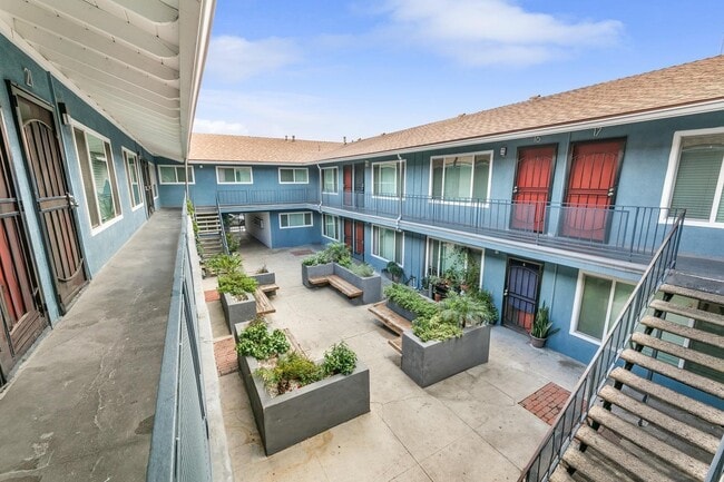 Photo - 1495 Peterson Ave