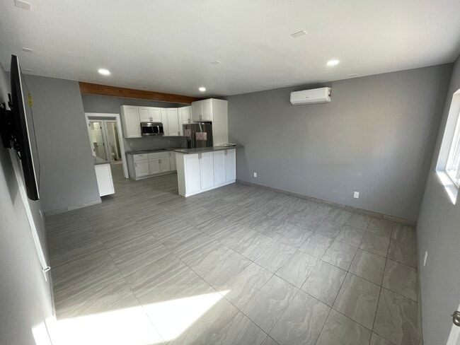 Photo - 16220 Schoenborn St