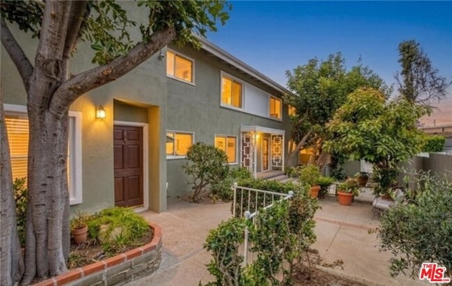 Building Photo - 16144 Sunset Blvd Unit 6