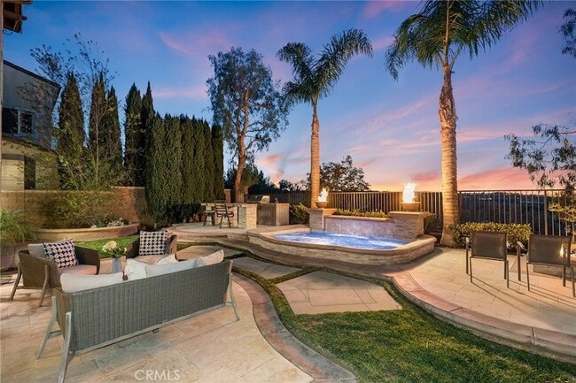 Photo - 33 Tall Hedge