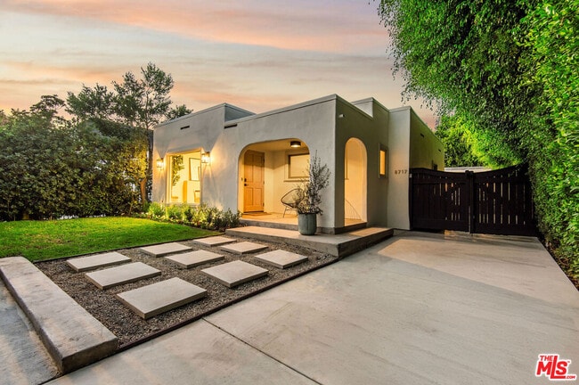 Building Photo - 8717 Dorrington Ave