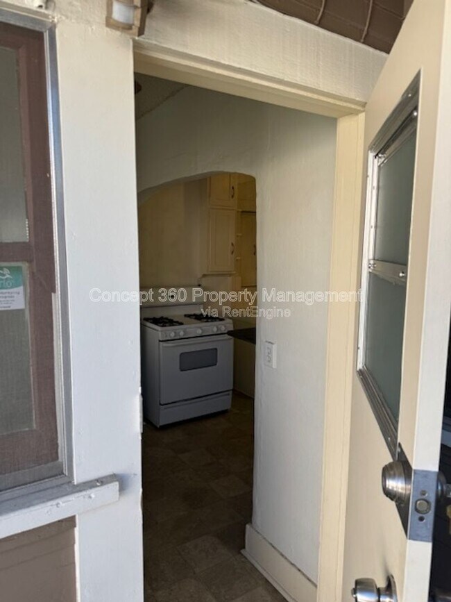 Photo - 3811 E 10th St