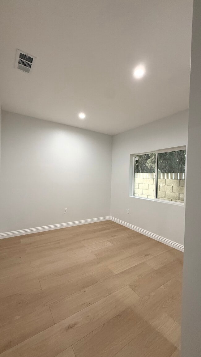 Photo - 9455 Luders Ave