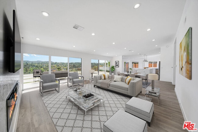 Photo - 23500 Aetna St