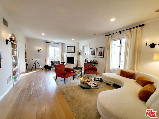 Building Photo - 1416 Havenhurst Dr Unit 1E