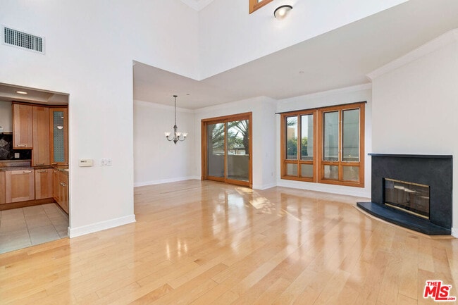 Photo - 411 N Oakhurst Dr Unit 404