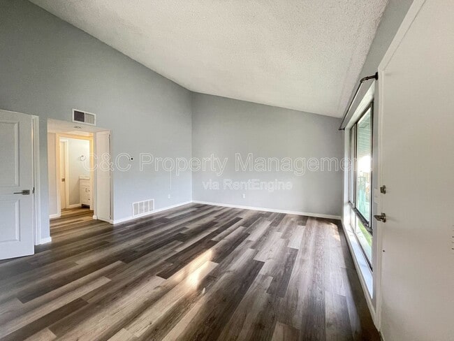 Photo - 1817 E Grand Ave