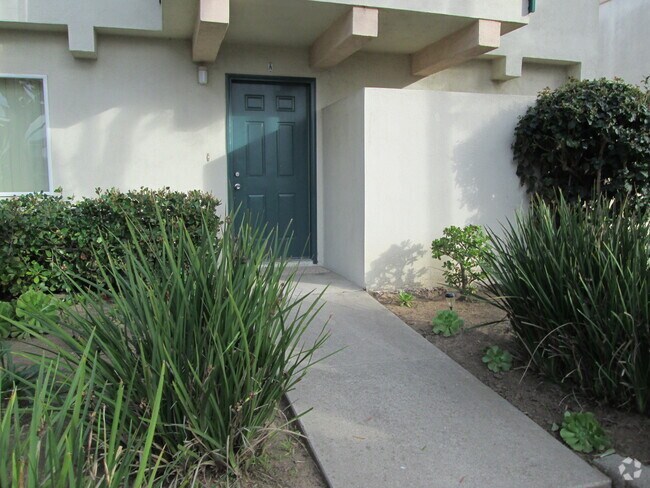 Building Photo - 246 Ellwood Beach Dr Rental