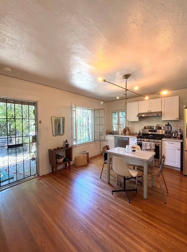 Photo - 907 N Genesee Ave Unit 907 N Genesee Ave