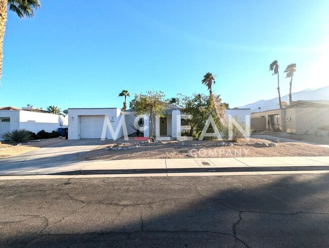 Building Photo - Spacious 3BR/2BA Home for Rent in Beautiful Palm Springs
