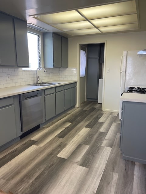 kitchen & dishwasher - 4109 Beethoven St