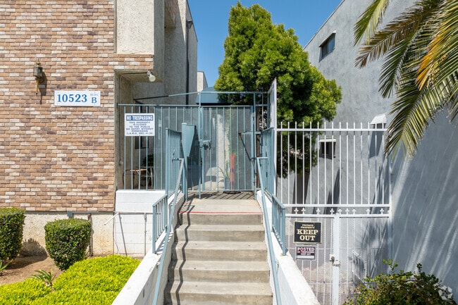 Main B Entrance - Ally's Flower Apartments