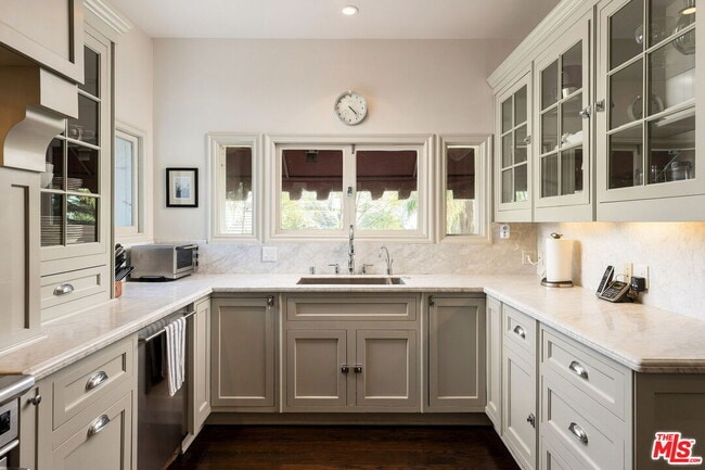 Photo - 7887 Hillside Ave